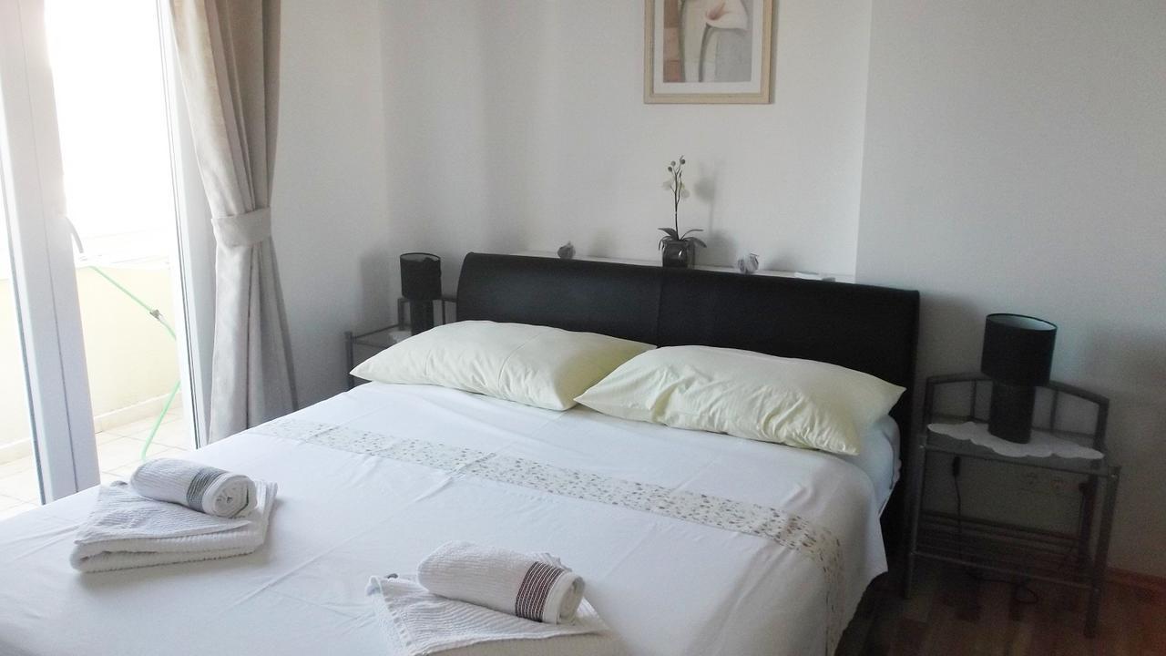 Apartments Marija Near Center Vodice Quarto foto
